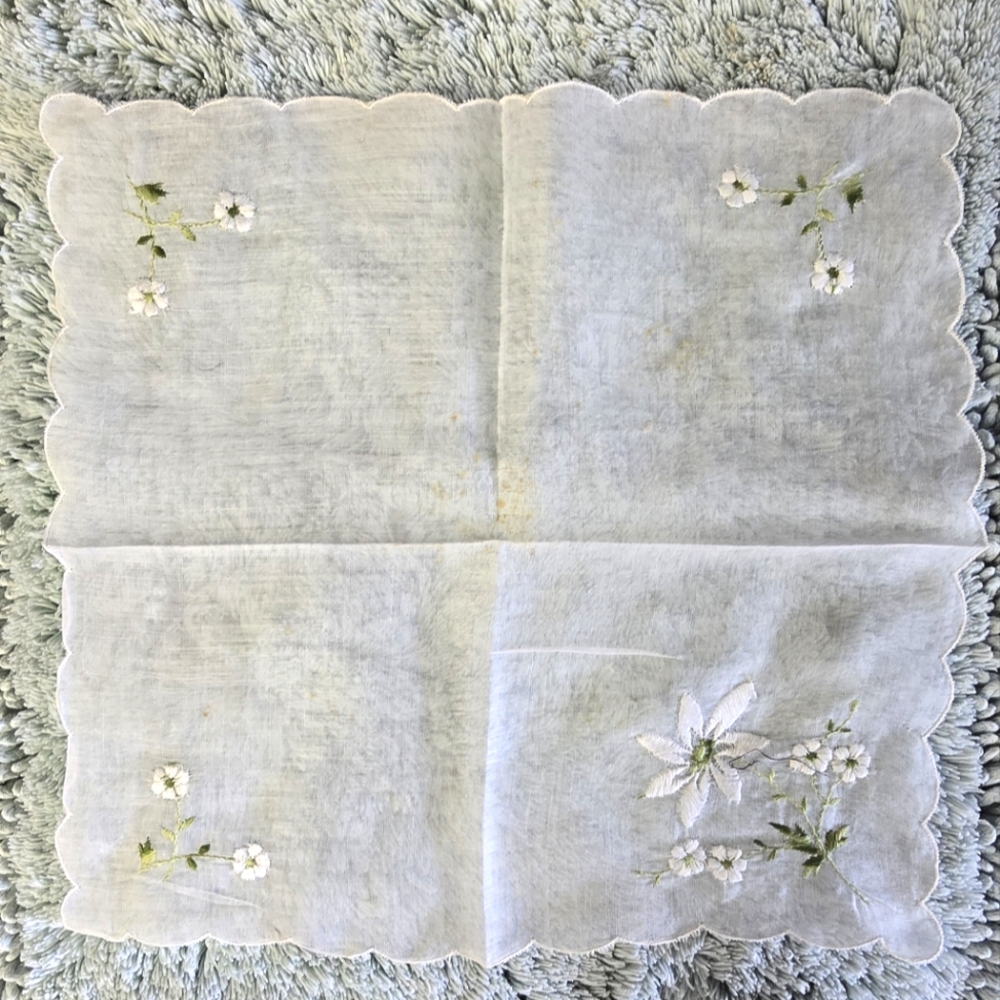 LOT of 7 Vintage Hankerchiefs - Picture 10 of 14